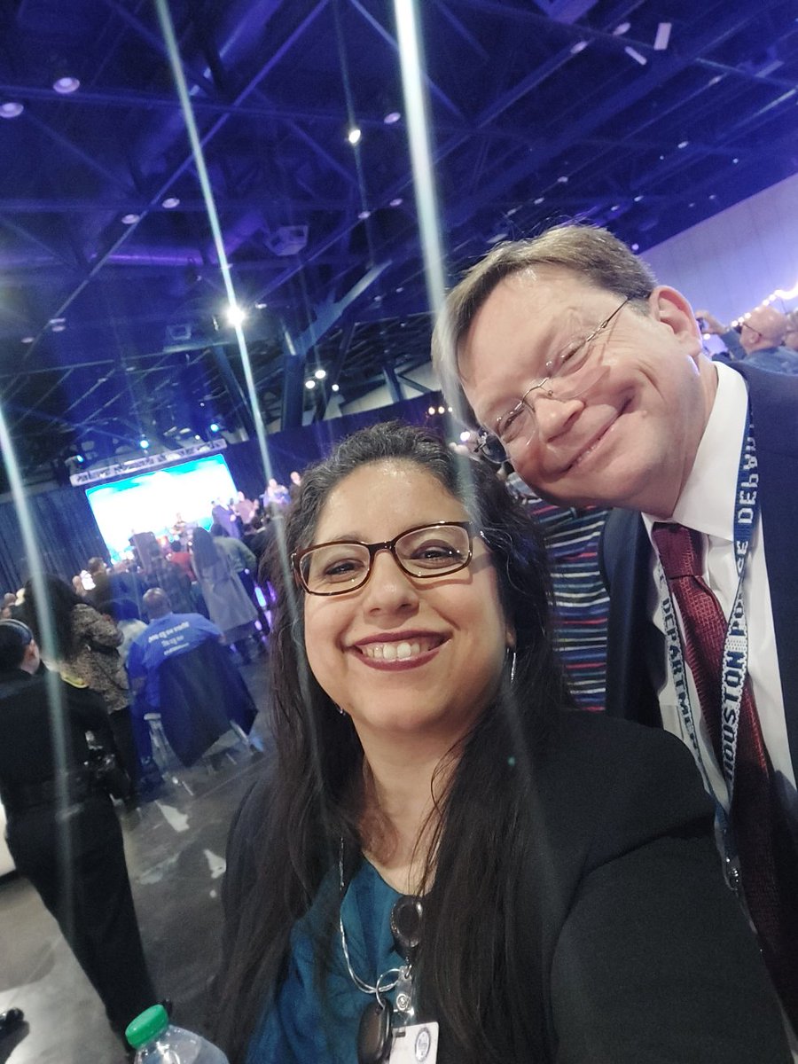 mmmjsaldivar's tweet photo. A great way to end the evening stopped by the #partyontheplaza appreciation celebration for @HoustonTX  municipal employees. Great time chatting, lots of food, music &amp; a few 📸 with some of my favorite people.
#InauguralDay https://t.co/ajyyBdyyM0