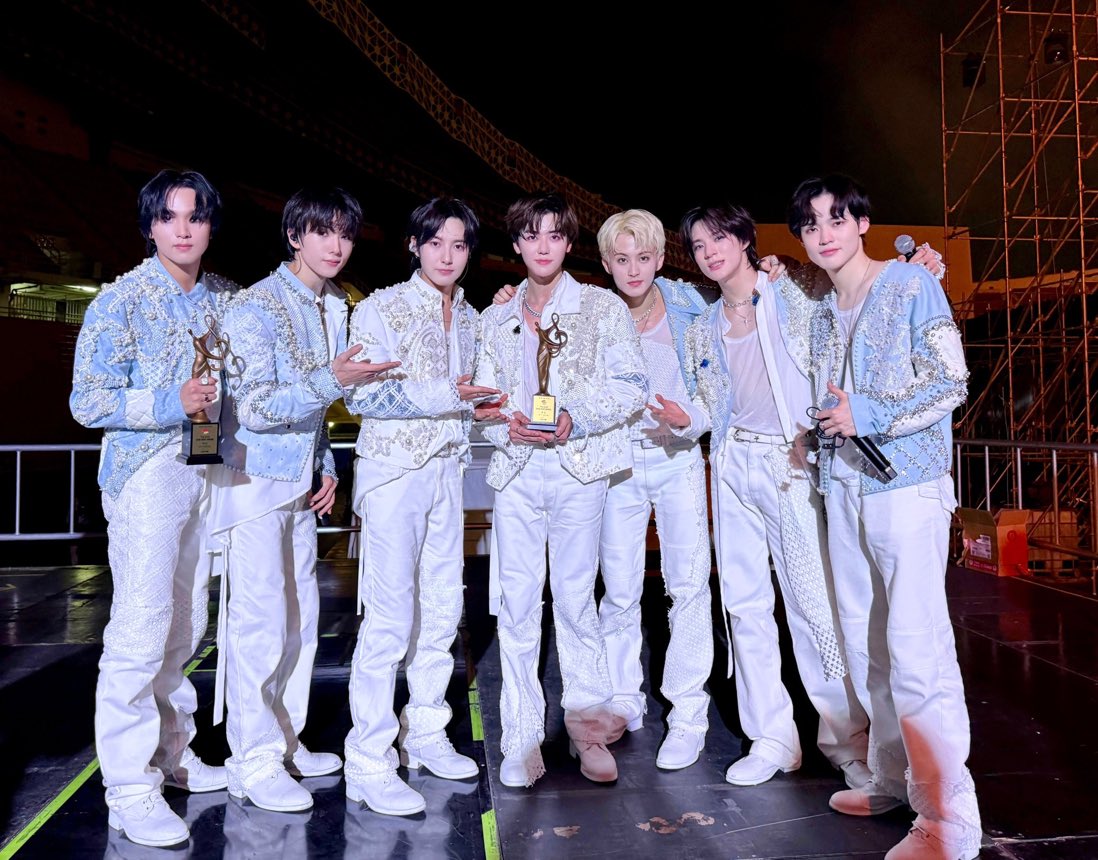 starting the year with a bang! 🏆 grateful beyond words for the honor of receiving an award at the prestigious Seoul Music Awards. this recognition is not just a win for me but a triumph for every NCTzen who has been a part of this incredible journey. 💚