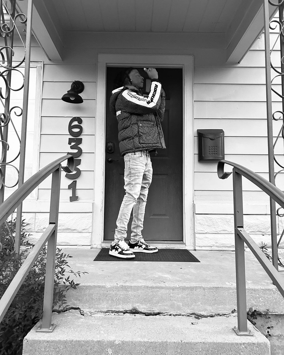 KingChappel7's tweet photo. New Year Vibez 🅿️™️ #24LikeWho https://t.co/zOXuKEe82C