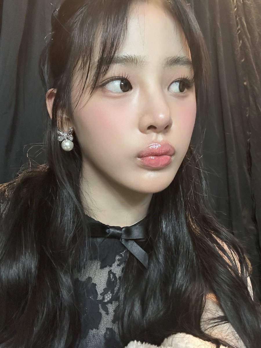 Minggom_16's tweet photo. 240103 #민지 포닝 앨범 업데이트 📸 https://t.co/tVv9KCsw0F
