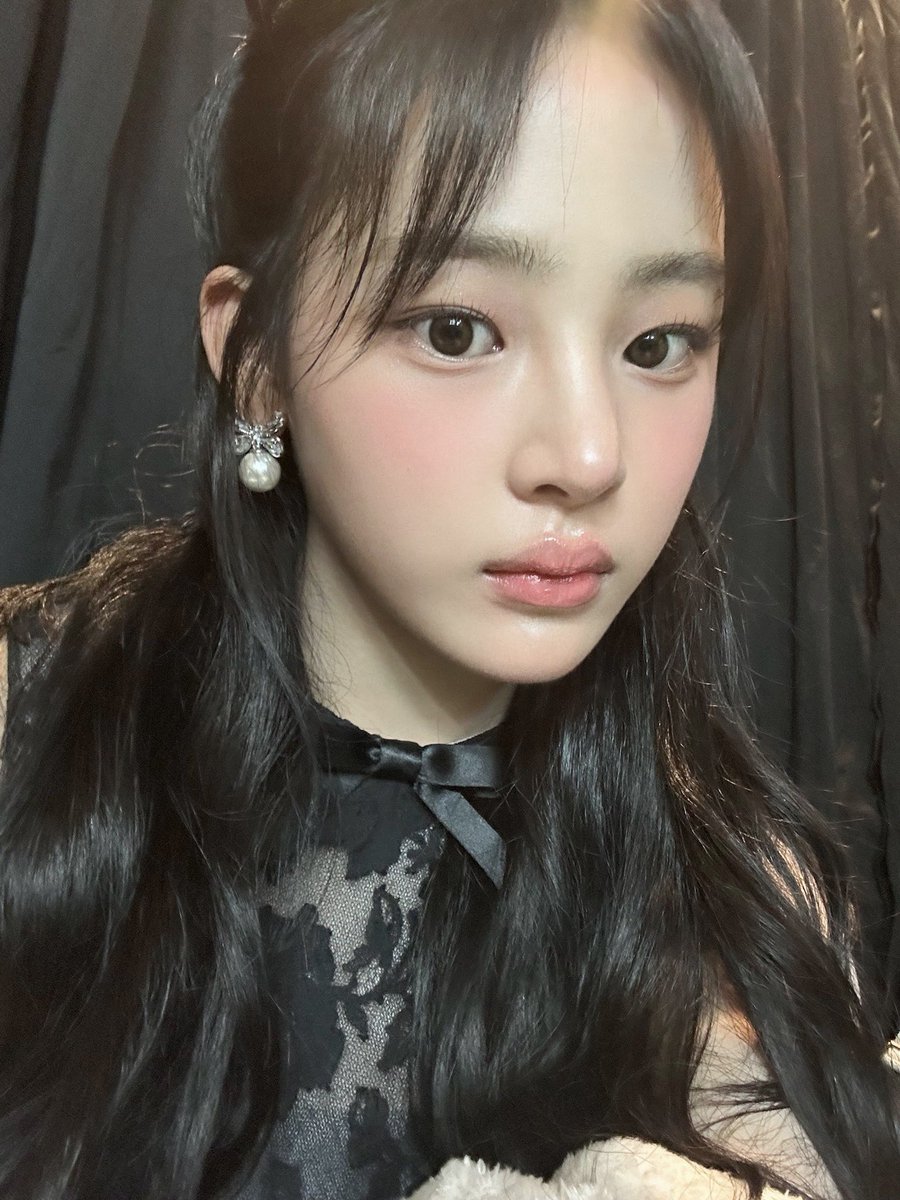 Minggom_16's tweet photo. 240103 #민지 포닝 앨범 업데이트 📸 https://t.co/tVv9KCsw0F