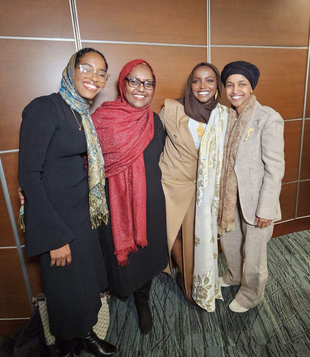 During the swearing in ceremony of Mayor Mohamed, I had the pleasure of taking pic with all my political daughters: Mayor @Nadia_Mohameds, Rep @IlhanMN n senator@ZaynabMMohamed. A challenge to u mention a state that is politically inclusive as MN. Proud #Minnesotan. #Gabdhoguul