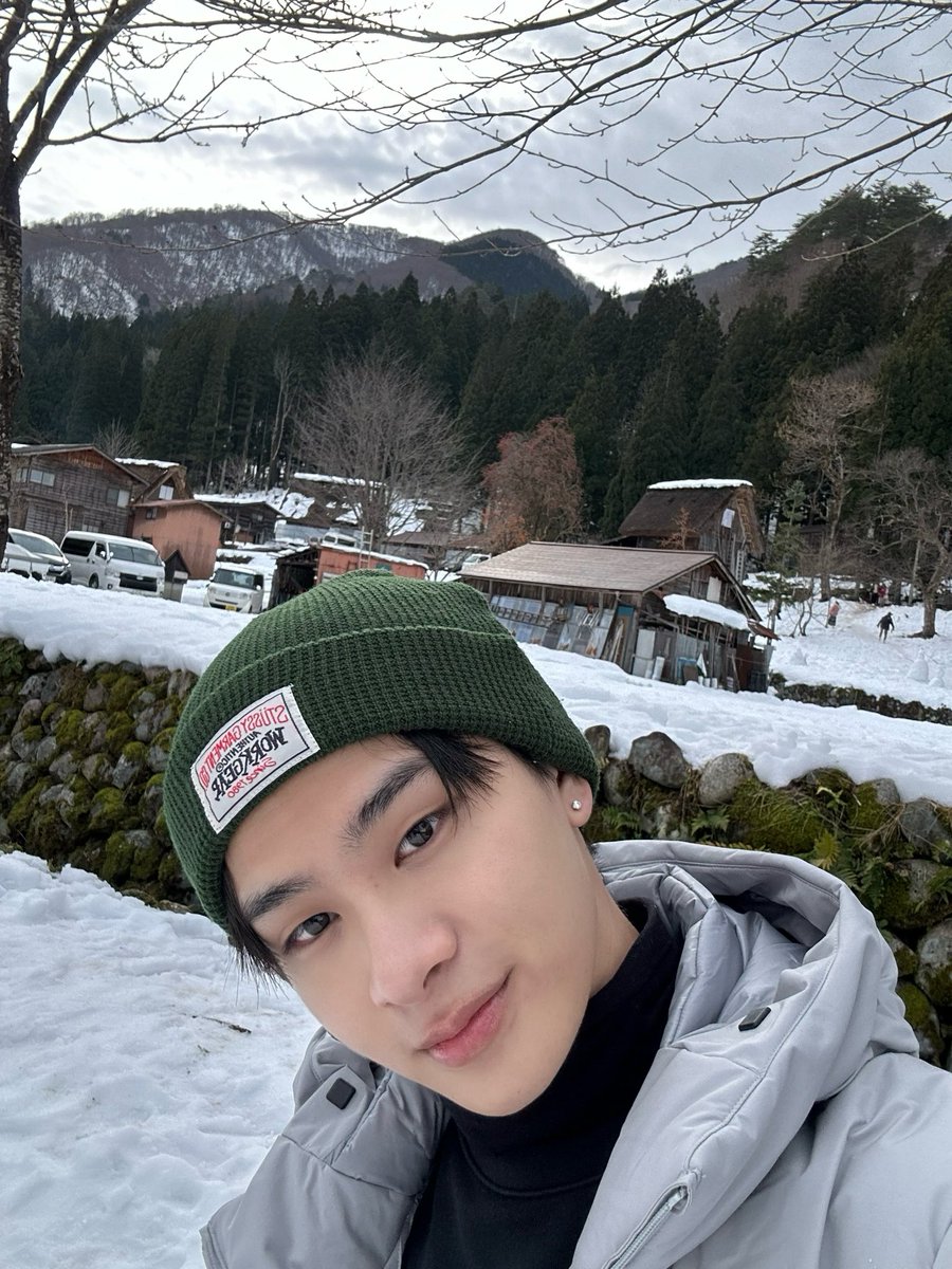 thaichayanon's tweet photo. หนาวเเล้วนะมีคนกอดรึยังงง #THAIchayanon https://t.co/LuWCQfFugY