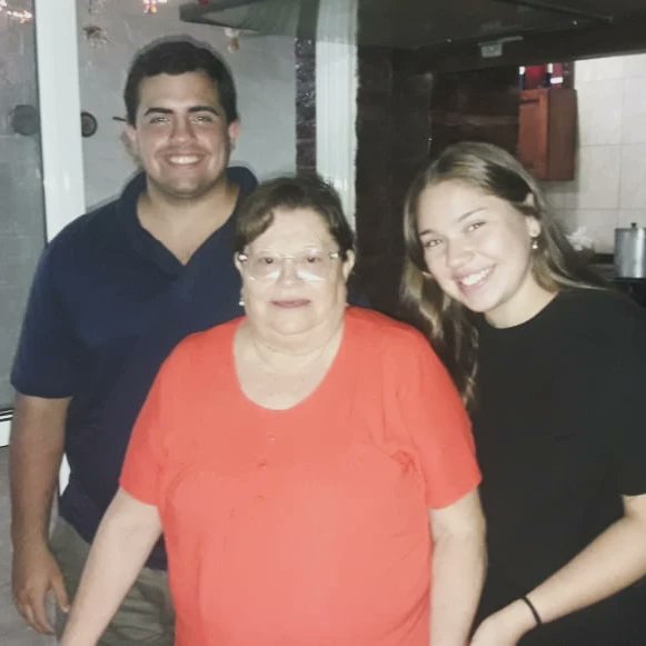 ¡¡¡Feliz cumpleaños mami!!! Te quiero mucho💞, que termines muy bien y que cumplas  muchos años más. 🎇🎉🎈