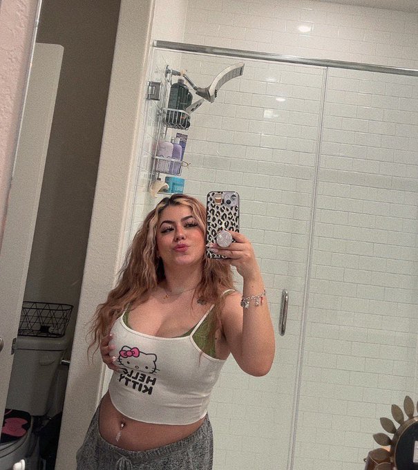 mirror selfies hit different https://t.co/ngrn4vv445