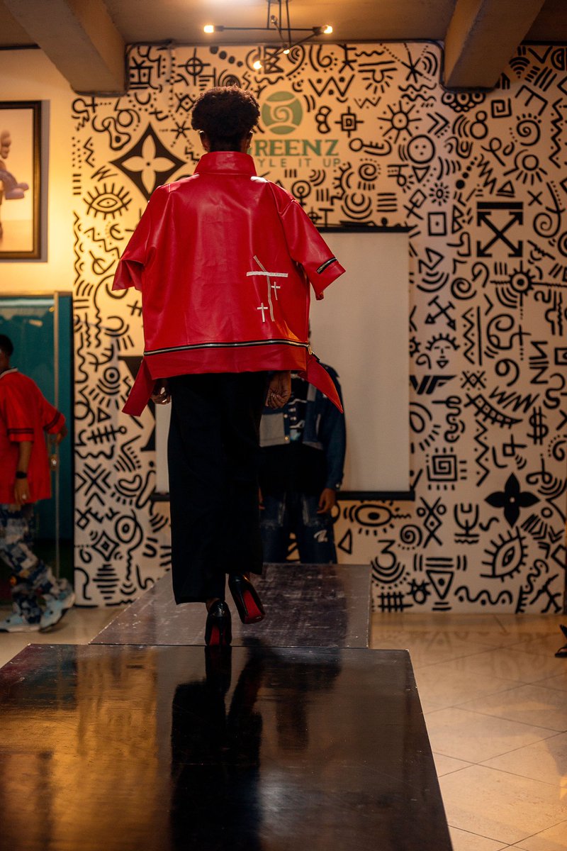 tekika__'s tweet photo. Let it be known that we held one of the best fashion shows last year🤩! A spectacular event, check out the rad outfits in the thread😮‍💨 https://t.co/BJc5w2cAjw