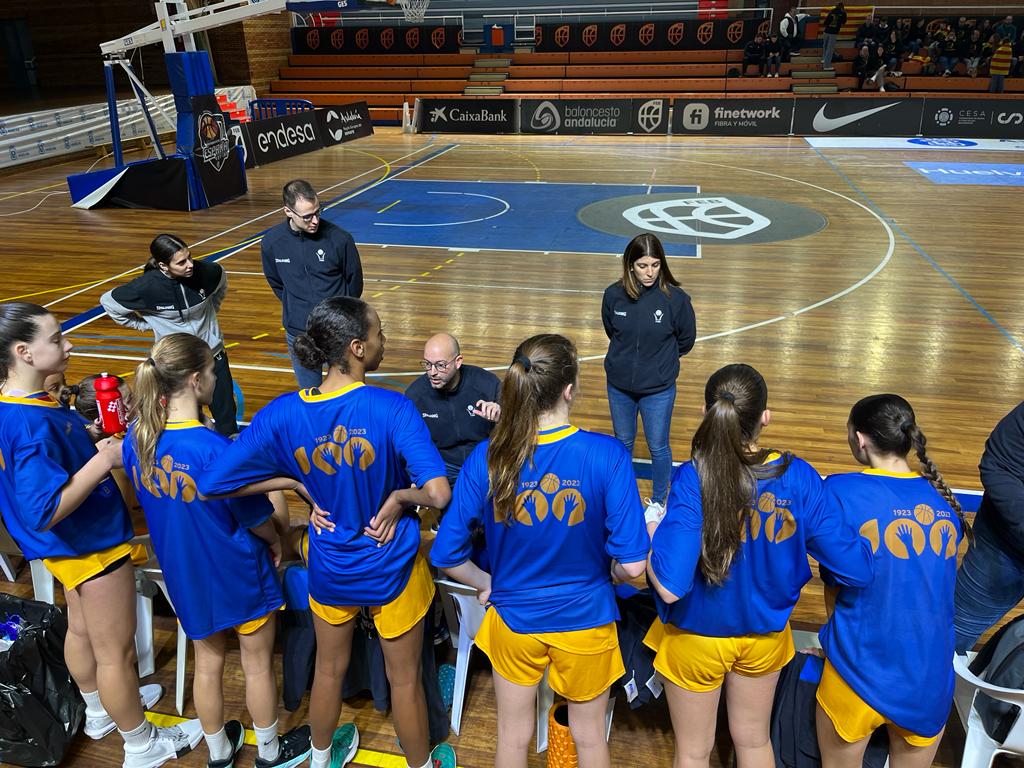FCBQtecnic's tweet photo. SELECCIONS | 🏀Es posa en marxa el Campionat d'Espanya Huelva fins el dia 7 de gener. Arrenquem amb el Catalunya-Castilla La Mancha infantil femení i el Catalunya-Navara cadet masculí. Molta sort a totes/tots!!! La feina ha estat bona, ara recollirem els resultats #KDTINF2024 https://t.co/CT9Bz4hfD7