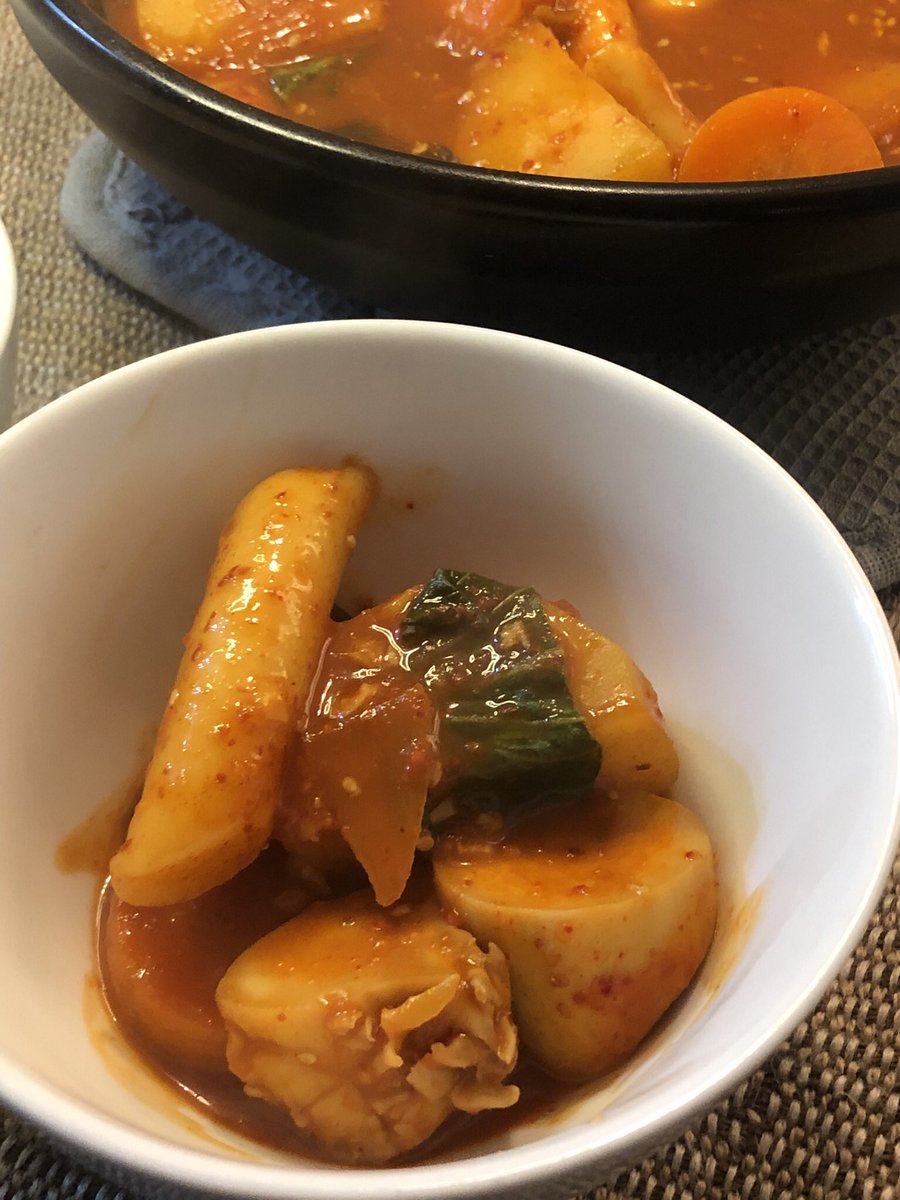 감자도리탕🥔
포슬포슬한 감자 칼칼한 양념에 슥슥🍶

- 감자 2개 숭덩 썰어 물 붓고 7분 끓임
- 채소랑 떡 사리, 양념장 넣고 푹 끓이다가 약불로 졸여 완성

*양념:다진마늘듬뿍, 고추장1, 고춧가루 듬뿍2, 간장2, 올리고당1, 식용유1, 설탕1/2, 소금1t, 물3T

볶음밥 디저트도 꼭 먹어주세요🥄