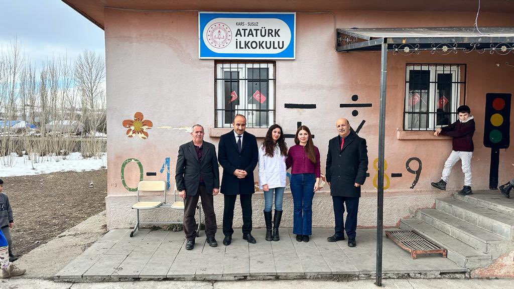 karsmem's tweet photo. 📍Susuz
📌Atatürk İlkokulu 
İl Milli Eğitim Müdürümüz Sn Nevzat Kaya, Susuz İlçe Milli Eğitim Müdürü Bülent Zengi ile okulumuzu ziyaret ederek öğrencilerimizle bir araya geldi.
@tcmeb 
@Yusuf__Tekin 
@ziyapolat73 
@susuzilcemem https://t.co/ndnYzmKxcu