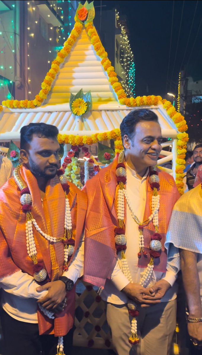 vishgowda25's tweet photo. Attending Kannada habba with Dr AshwathNarayan MLA Sir at Yeshwanthpur Bengaluru 

Thanks for Inviting me as Chief Guest 
@drashwathcn  #youthiconvishwanathgowda #youthicon #yuvachethanakarnataka #Facebook #twitter #instagram #socialservice https://t.co/8wtKlrlZ0n