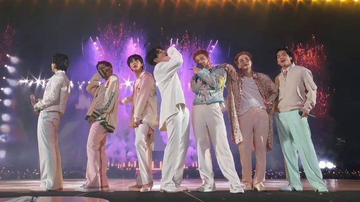 sugatradamus's tweet photo. 🐱 All seven of us should put on a show together from the beginning to the end.
🐻 Lets just go from start to end as a group of seven this time. https://t.co/JQvLTQBwl2