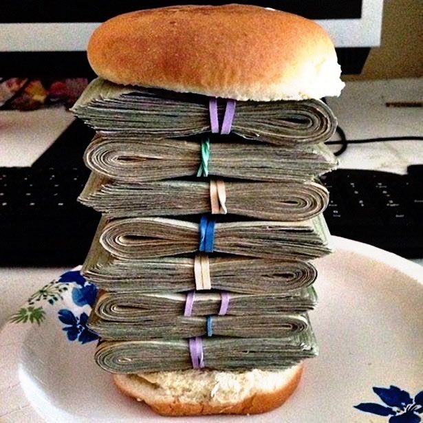 Its___Uzmii's tweet photo. > Ab bss yeh wala burger can fix me now :) https://t.co/JIbln6Xqzh