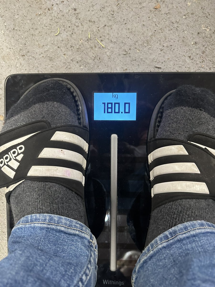 Bertlush's tweet photo. @AskWithings @Withings hi, just wondering if there’s a fix for my scales? Couldn’t find how to contact anyone on the site or a fix. My screen keeps trying to load during factory reset, and when it’s done it doesn’t work/gives false readings. https://t.co/R7RPupPll6