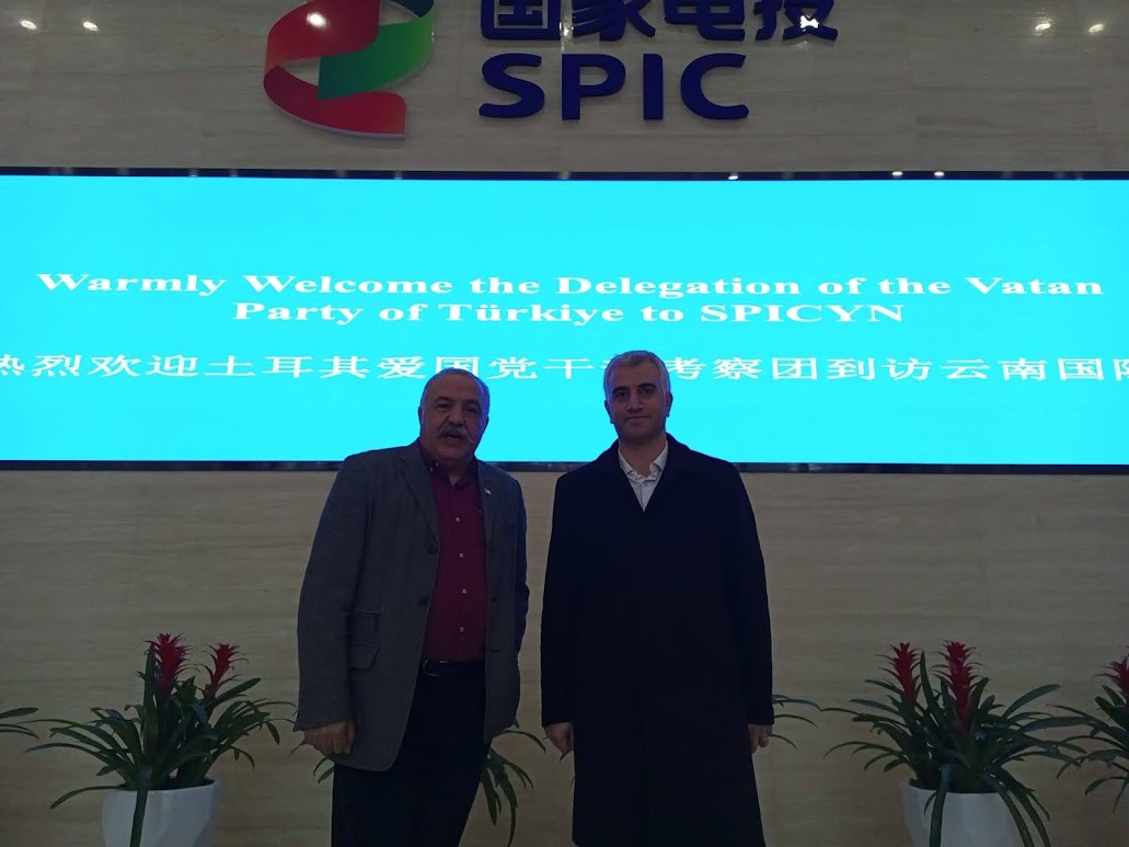 🌞 SİNCAN VE KAHRAMANKAZAN'DA GÜNEŞ ENERJİSİ🌞

Çin ziyaretimizde, Çankaya Belediye Başkan adayımız Sayın Tahsin Murat Demirbaş'la birlikte Fortune Global 500 listesinde yer alan SPIC Enerji Şirketini ziyaret ettik. Genel Müdür Sayın Huo Haiping şirketin faaliyetleri hakkında