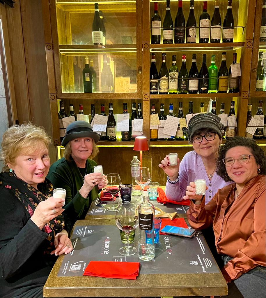 Starting 2024 the right way: with a drink in my hand surrounded by beautiful lovely friends!!!
Thank you Susie, Sandi,  Mindy : you rock girls!

Thanks <a href="/allamarone/">Vineria all'Amarone</a>  for the always great welcome!