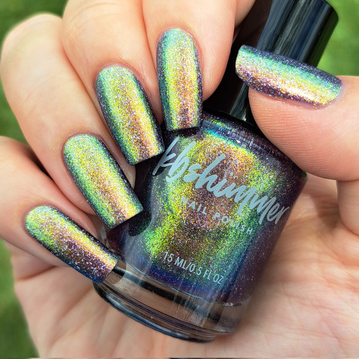 givemesparkles's tweet photo. This week's polish: 'Simply Iris-Istable' from @kbshimmer's Plant One On Me collection is a muted royal purple loaded with holo glow flakes and a rainbow of shifty hues from rose to copper, gold, green &amp; blue depending on the angle. 💅 #kbshimmer #indienailpolish #givemesparkles https://t.co/9bJBzbEGD8