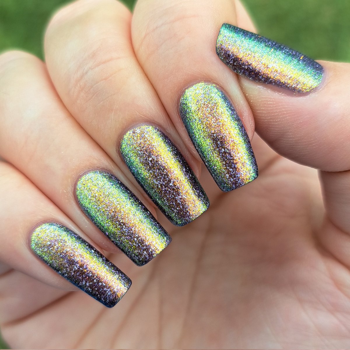givemesparkles's tweet photo. This week's polish: 'Simply Iris-Istable' from @kbshimmer's Plant One On Me collection is a muted royal purple loaded with holo glow flakes and a rainbow of shifty hues from rose to copper, gold, green &amp; blue depending on the angle. 💅 #kbshimmer #indienailpolish #givemesparkles https://t.co/9bJBzbEGD8