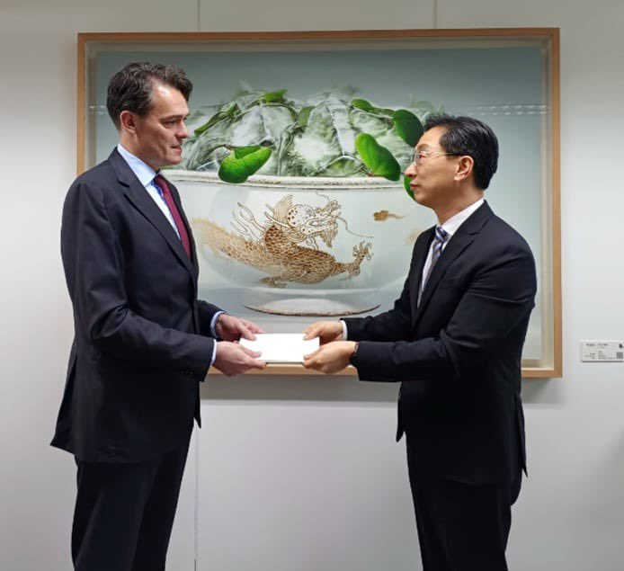 Very honored to have been invited to present today the copy of my credentials to the Deputy Minister for Protocol Affairs, HE Kim Taejin, and thus to be able to formally begin my mission in the Republic of Korea 🇱🇺🇰🇷.