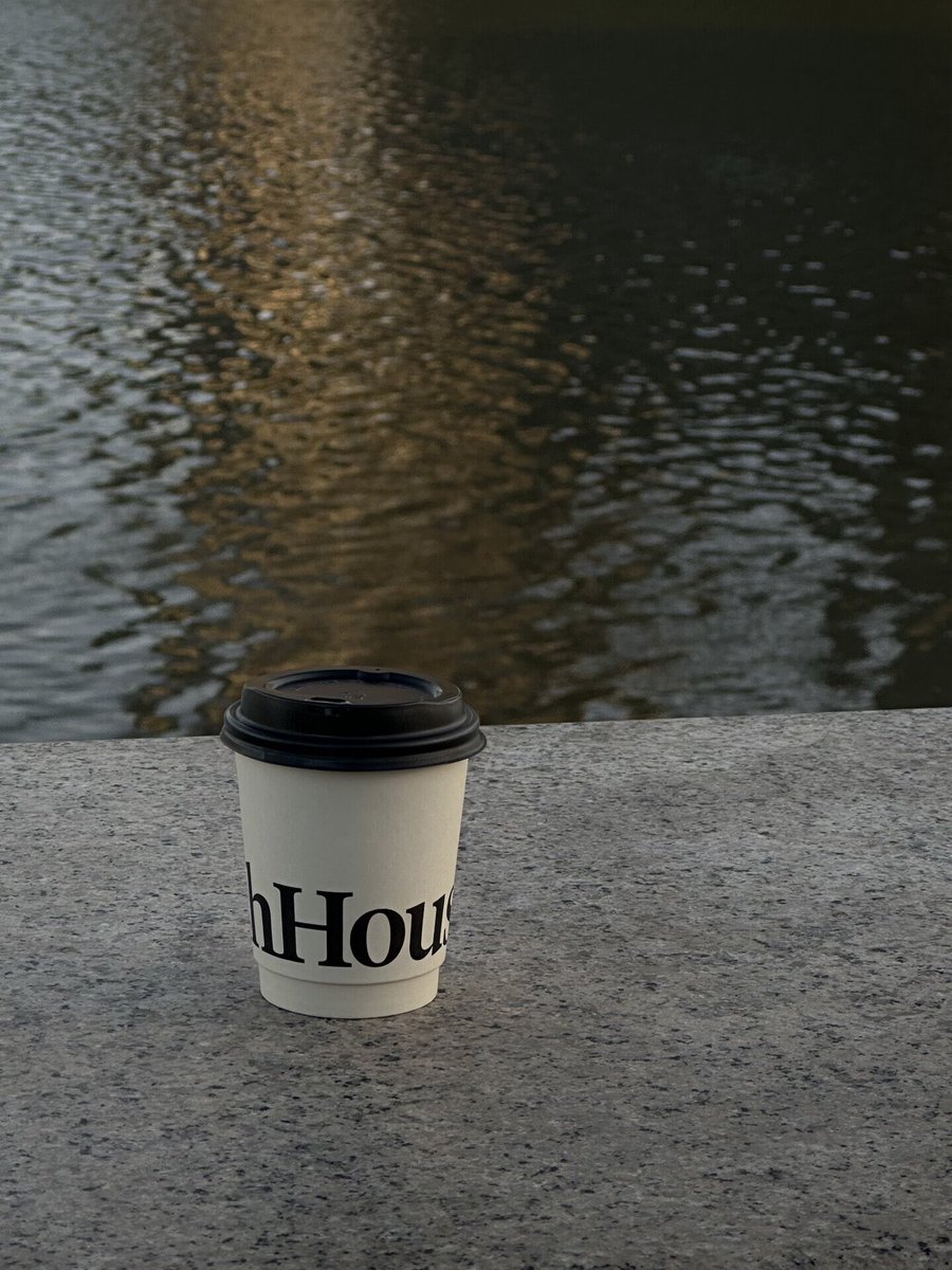 VALDICKCALIXTO's tweet image. Bring breakfast to see the tower bridge in the morning.