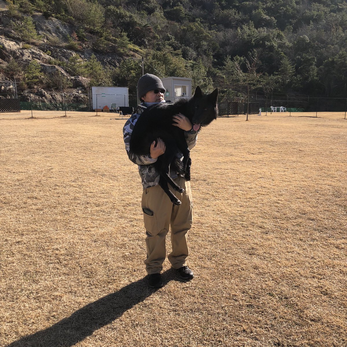 TFhws's tweet photo. 抱っこ。 https://t.co/jpZnbCEaXC