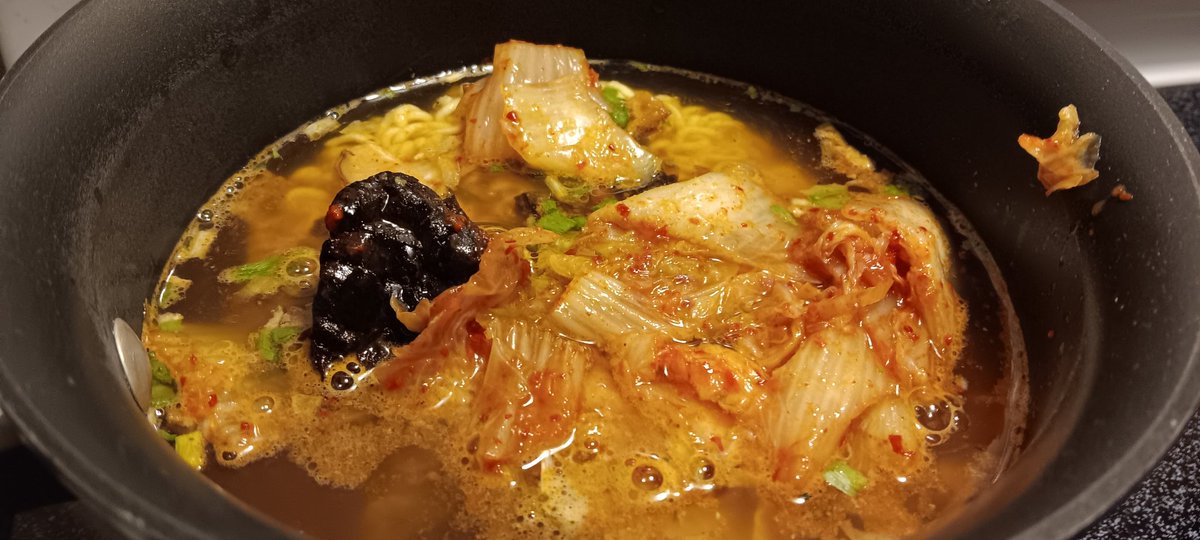 cryo2052's tweet photo. I am having a light night dinner/snack
Shin Spicey noodles with added fermented beans and Kimchi
#food #foodie #noodles #Spicy #Kimchi #fermentedbeans #Japan #Korea #China https://t.co/RlQfXU9Qhr