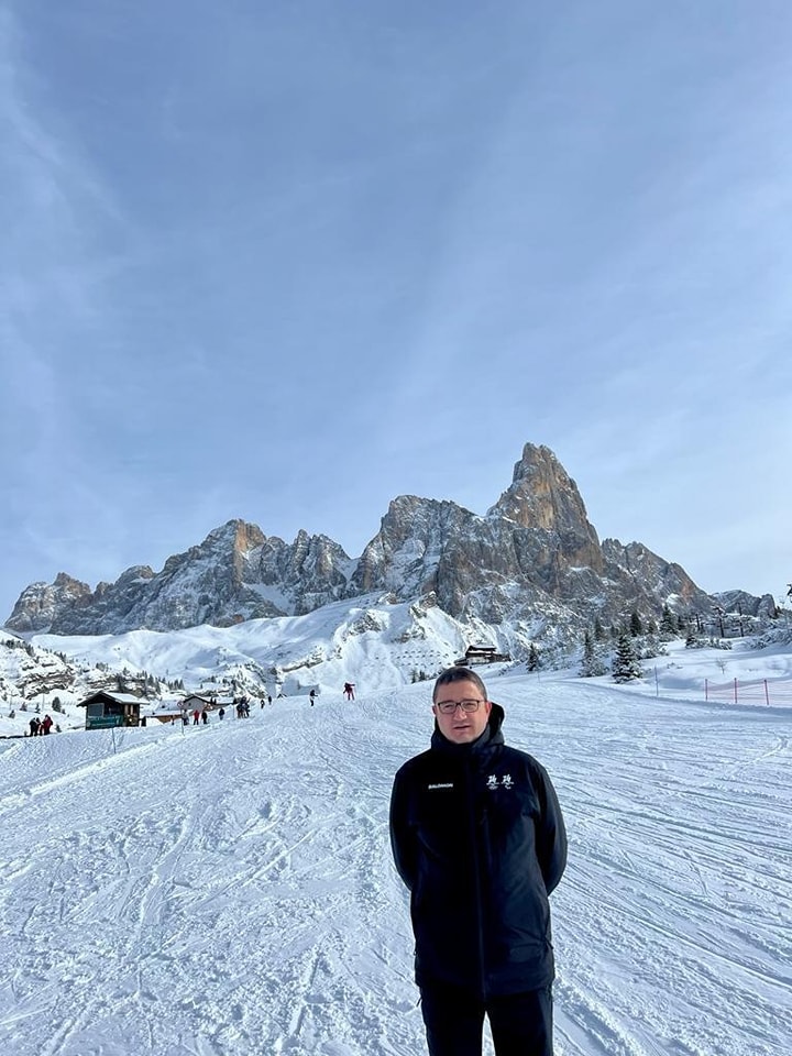 MaurizioFugatti's tweet photo. W le montagne del Trentino‼️🏔️ Non c'è posto migliore per rigenerarsi con la propria famiglia ❤️☃️

#trentino #TRENTINONELCUORE #trentinodascoprire #trentinodavivere #vacanzeinmontagna #vacanzeintrentino 
#Fugatti #fugattipresidente 
Maurizio Fugatti https://t.co/bFd6pC1YdO