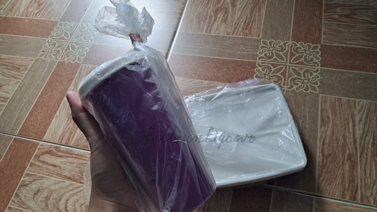 fullsunkiyo's tweet photo. ᝰ໋᳝݊ {ORIGINAL] NEW Bekal Set Tupperware | Kotak Makan dan Botol Minum Tupperware

Terdiri dari
a. Square Away (1) : 360ml // 13,4 x 12,5 x 3,7 cm
b. Medium Tumbler (1) : 275ml // d. 7 cm, t. 13,2 cm
c. Tas Bawa Bekal (1) 

📍Depok, Jabar 
💰55.000
 https://t.co/3DjqLZ1gwg https://t.co/XA04UmXS2r