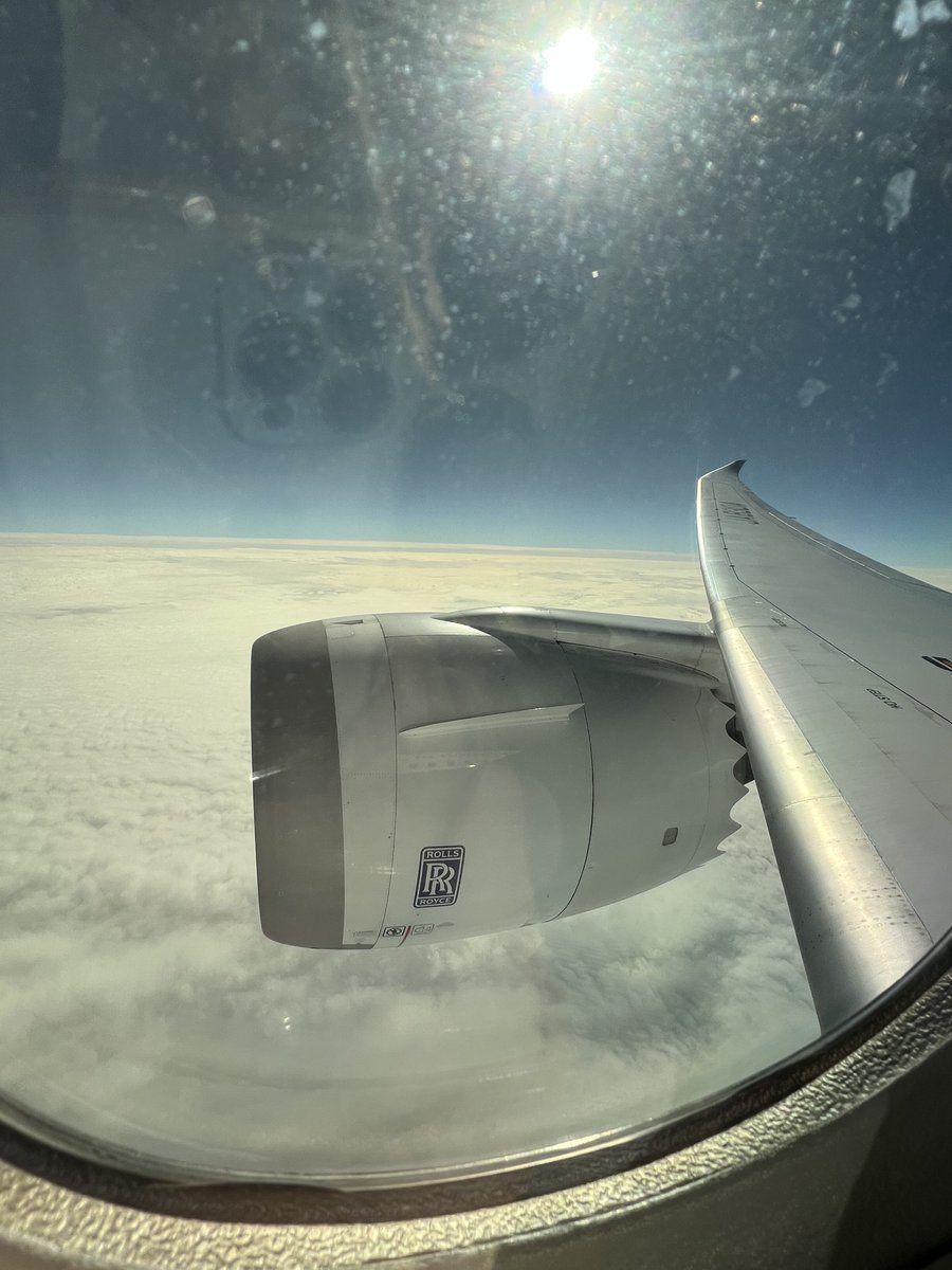 iso_pyon's tweet photo. これは管制官大変
南からと北からをさばいて34Lへ誘導
#NH248 #HND https://t.co/y4y19w4Of4
