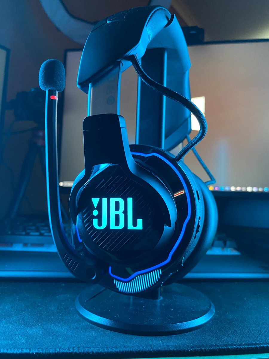 Take your gaming to the NEXT LEVEL with the JBL Quantum 910 🤩

Which colours are YOU choosing? 
🔥 or ❄️

@JBLQuantumANZ 
#jblquantumsquad #daretolisten
