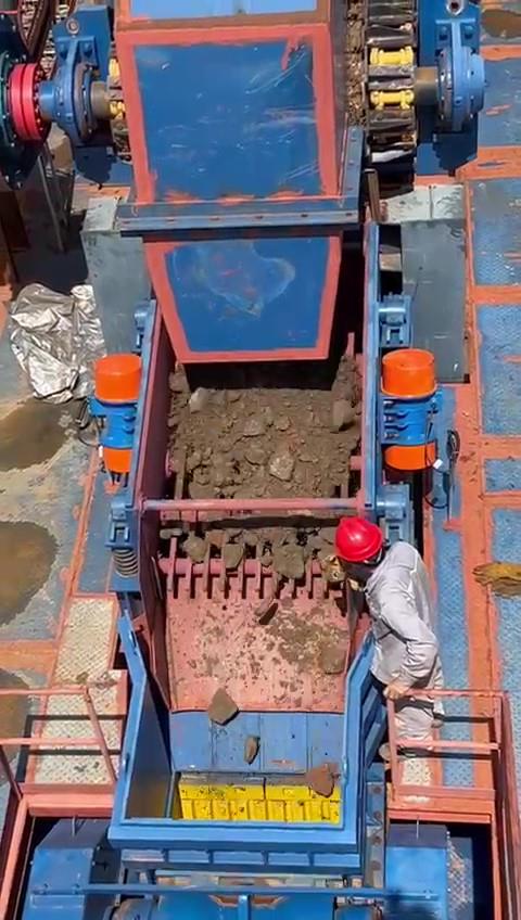 WalkaboutRes's tweet image. #WKT has commenced “wet” commissioning of the Crushing Circuit at the @LindiJumbo #GraphiteMine. This milestone was marked with the first feed of #graphite ore being successfully run through the entire #CrushingCircuit.

Read the announcement: wkt.com.au/wp-admin/admin…