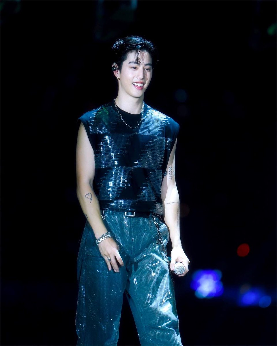 SupportForMT's tweet photo. 03.01.24  ช่างถ่ายรูปได้แ���ร์รูปมาร์คในงาน #AmazingThailandCountdown2024 /1

#ICONSIAMxMarkTuan 
#ICONSIAMCountdown2024 
#MarkTuan #Mark #段宜恩 #마크 
@marktuan @DNAmngmnt https://t.co/gfxuJuHsy5