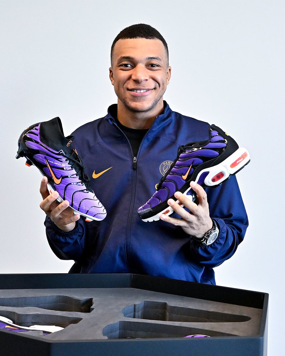 nikefootball's tweet photo. Inspired by those who disrupt the status quo- the limited edition Nike Air Mercurial TN - catch them if you can ⚡️💨
👀 @KMbappe #NikeFootball https://t.co/4D3m489Kaj