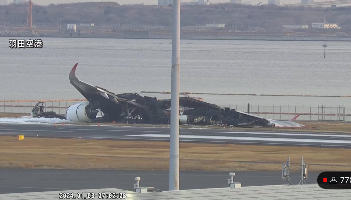 First daylight visuals of the 2021 built JAL Airbus A350-900 plane (JA13XJ) on Haneda Airport 's Runway 34R after its landing collision and fire on Tuesday.

Sources say that the A350 jet was given permission to land moments before the collision with a coast guard plane.#aircraft