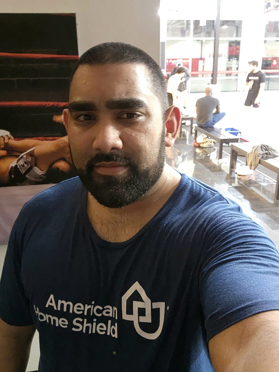 Hour and a half of Muay Thai today!
Before Muay Thai chest and shoulders!

Focused on cardio gains lately.