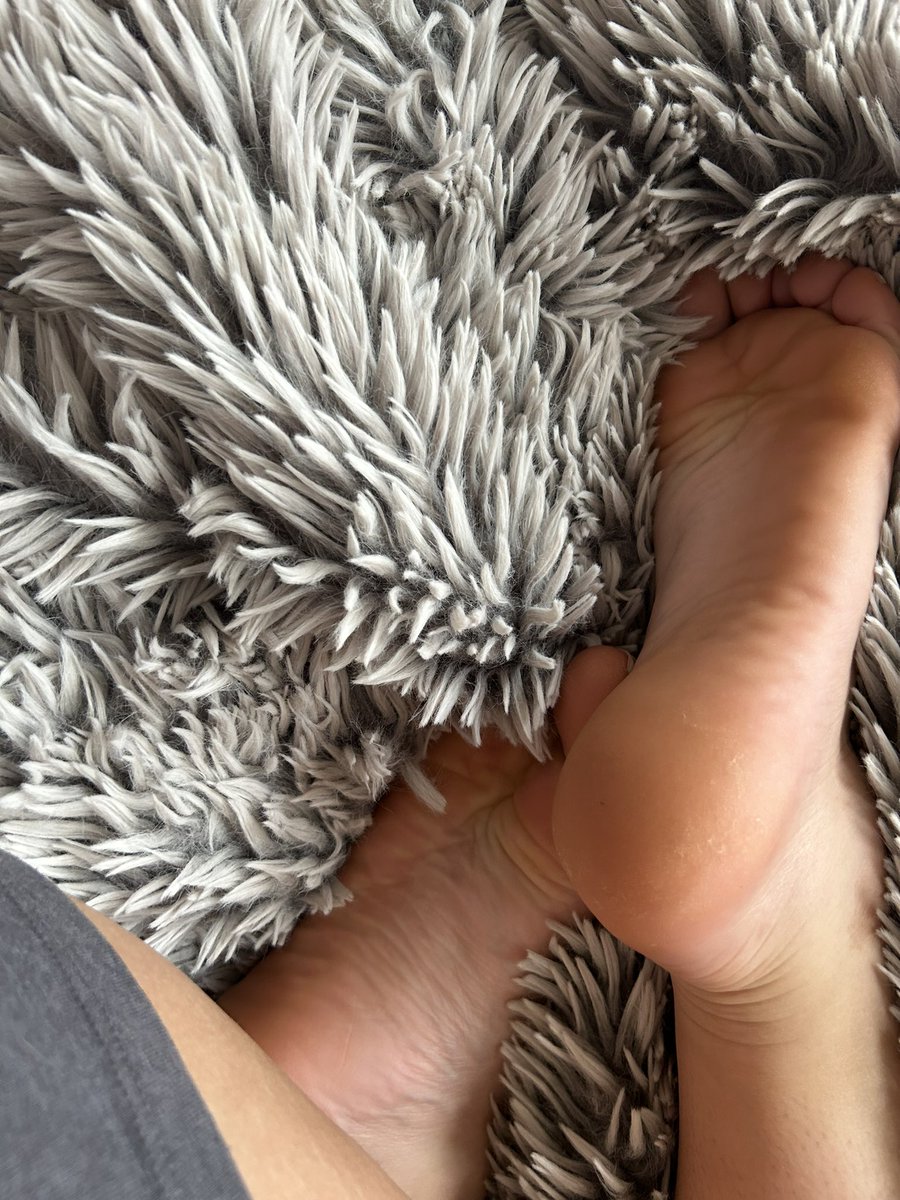 findomqueenmia's tweet photo. SUB TO MY PAGES!!!! @FeetFinder link: https://t.co/0NSzGe89c1 and @OnlyFans link: https://t.co/ULR9DgvPme 

Just turned 18 in September so come teach me!

I do feet stuff on FF and stripping and most content on OF!!! :) Come get some :) 
#feetseller #feet #feetfinder #onlyfans https://t.co/msvwlZ7CD4