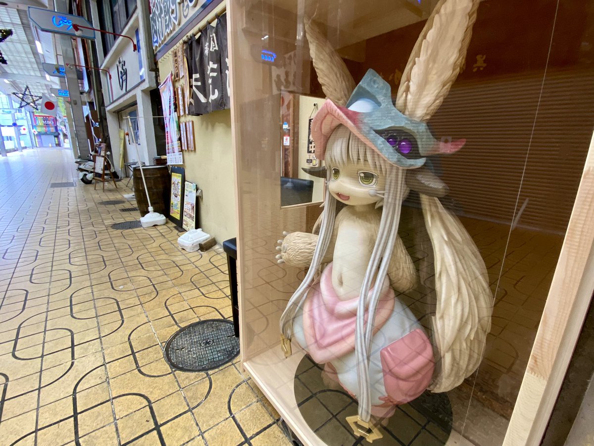 hatolier_camera's tweet image. 岩国駅前、閑散のアーケード商店街にナナチがいた。