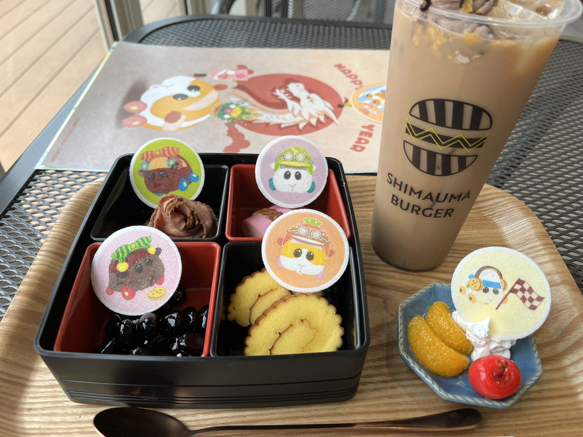 vieoCC0mifcXGJv's tweet photo. 多分シマウマバーガーさんのモルカーコラボもこれで食べ納めかな
期間中めちゃくちゃ楽しませてもらいました

結構忙しそうな日も多かったのですが、毎回丁寧に対応してくれた店員さん本当にありがとうございます！
素敵なコラボありがとうございました🐹 https://t.co/2g5ZjAzXqd