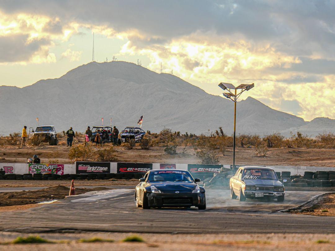 DANGERGK27's tweet photo. I went drifting for new years. I did a lot of chase runs with Mikes 350z #mx63 https://t.co/dsjKFGZ3Ch