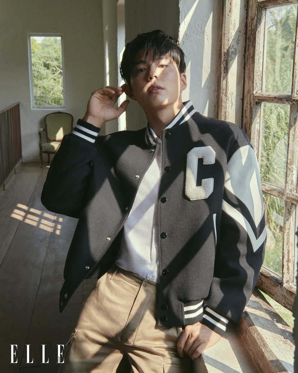 ELLEThailand's tweet photo. #ELLEJanuary2024 เปิดภาพแฟชั่นเซ็ตแรกของ พัคโบกอม @BOGUMMY ในนิตยสารแอล ประเทศไทย ฉบับมกราคม 2024 พร้อมถ่ายทอดคาแรกเตอร์หนุ่มในฝันของสาวๆ ผ่านโททัลลุคจาก CELINE HOMME 

#ELLEThailand
#PARKBOGUM #박보검 #พัคโบกอม
#CELINEHOMME #CELINEBYHEDISLIMANE
#BOGUMXCELINE https://t.co/RlmDszTXsm