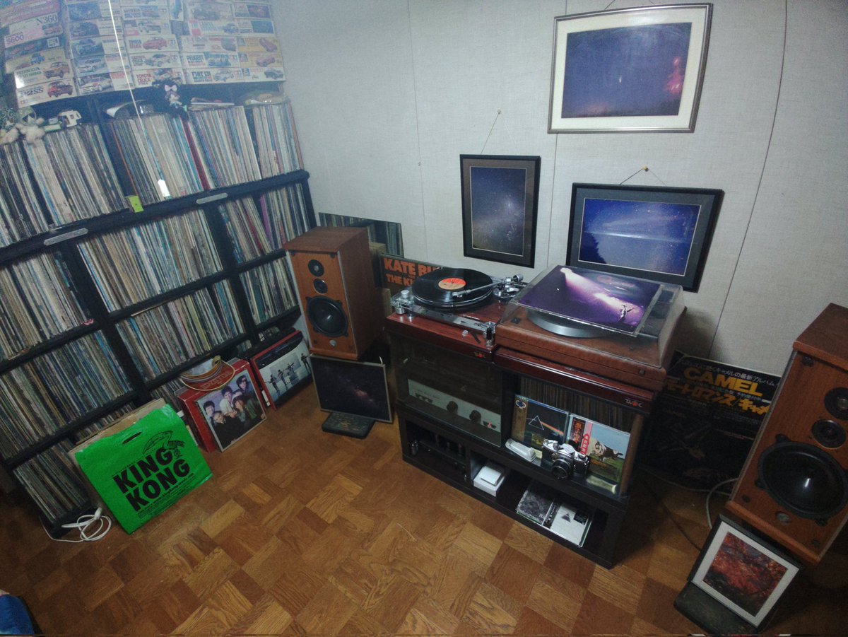fhqqTZNUJuYHkQM's tweet photo. #謹賀新年 #プチブライス #すずめの詩 #つきうさぎ #金魚美人 #ATLP2022 #audiotechnica 

後れ馳せながら
全然おめでたくないけれど…
明けましておめでとうございます｡🎍🎌🎍🙇‍♂️

レコードプレーヤー数十年ぶりに新調してレコ部屋模様替え｡🤩 https://t.co/ay81idWuFW