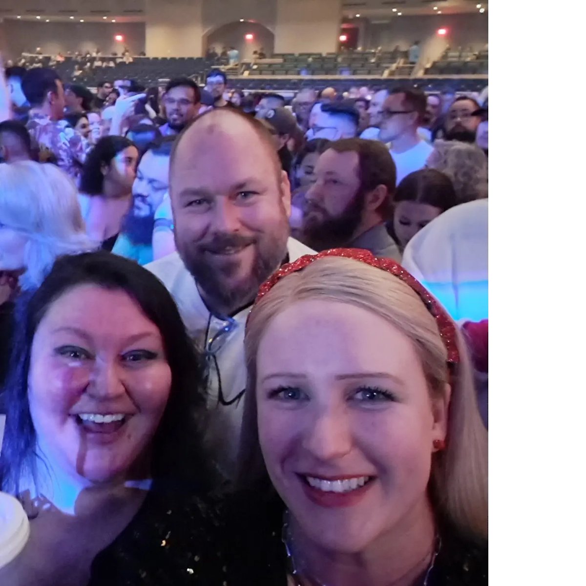 Holly_Eimer's tweet photo. The best way to ring in the New Year...Las Vegas @Fontainebleau with @PostMalone @rriproarin #postycrew and the best fans ever! #postmalone #posty #NYE2024 #Fontainebleau #Vegas #postyco https://t.co/Uov8JOzlrO
