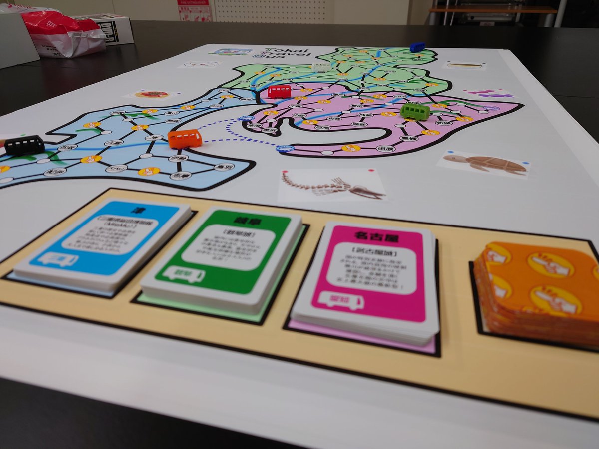 TokaiTravelBus's tweet photo. 【新年のご挨拶】
皆様、あけましておめでとうございます！(遅刻)
昨年はゲームが完成し、お披露目まで出来ました！
この勢いのまま今年は進化をしていきます✨

今年もよろしくお願いします！  
 #ボードゲーム https://t.co/MCVkx7lr5u