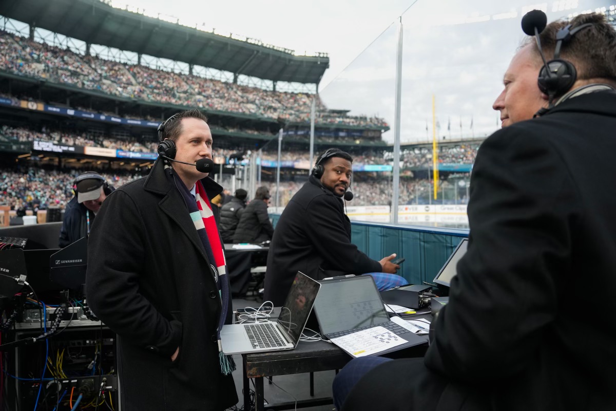 Benton_Mike's tweet image. No notes. One of the best days ever.
Thanks @MastImages for capturing this with enjoyable and dynamite colleagues, and even better friends.
And thanks for being with us on @KrakenAudioNet.
#WinterClassic