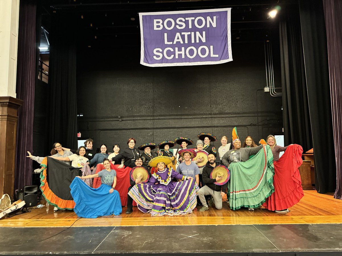 Veronicarobles's tweet photo. Thanks @BostonSchools @BPSiCreate @EdVestors for the opportunity to teach a Folklorico dance workshop & perform with my #veronicarobles #femalemariachi at the arts professional development https://t.co/Lc6VrrhSLu