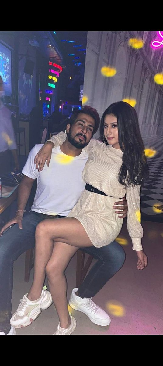 Zuzuuu___10's tweet photo. @AishSharma812 #IshaMalviya  kaii kitna boyfriend haii bhaiiibye ladki hai ki koi sarvjanik. Prasad jo bhi aata haii le ker jata haii uski #AbhishekKumar𓃵 #SamarthJurel https://t.co/jhjCCeAKjd