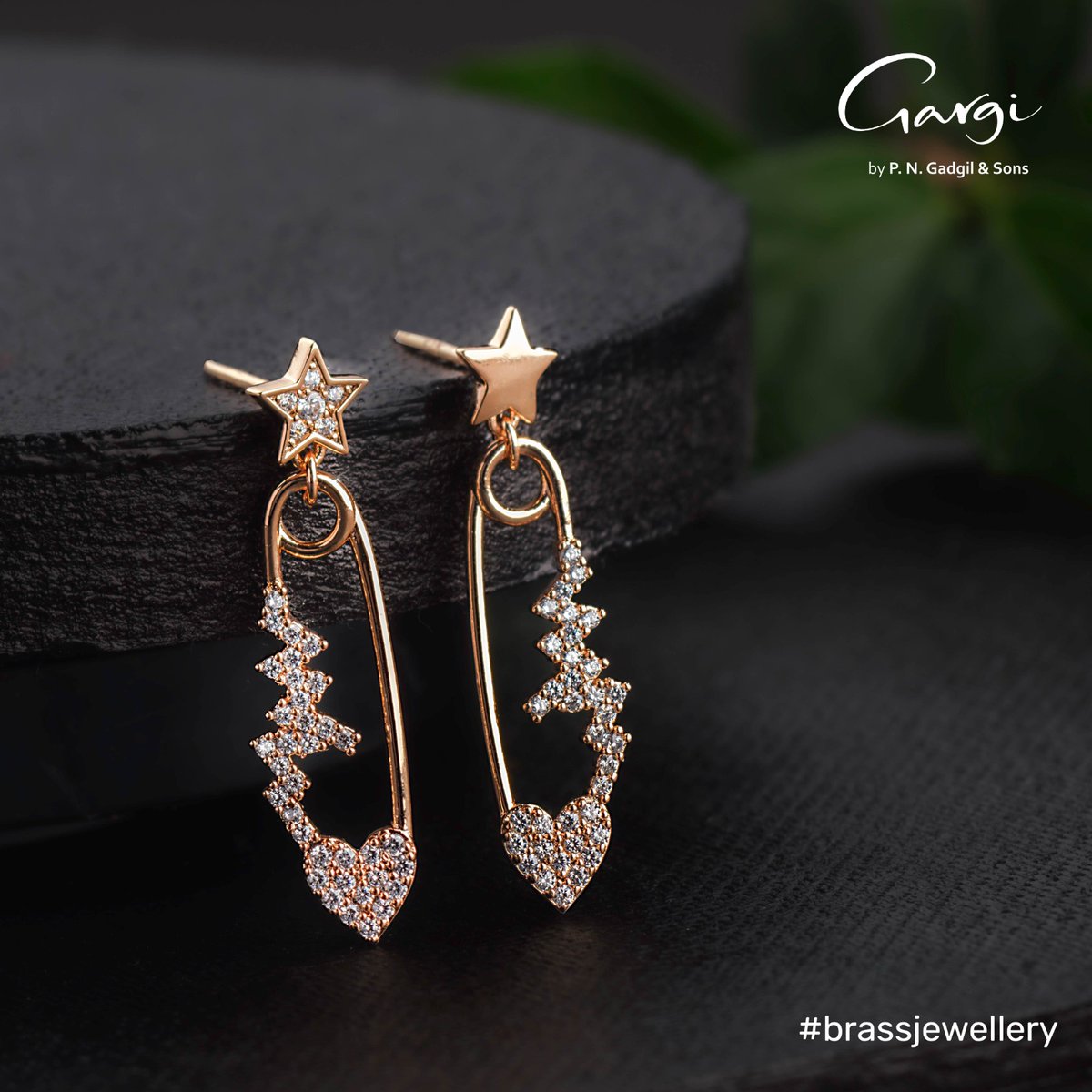 Dazzle under the celestial glow with these star-dangling earrings 

#earrings #brassjewellery #brassearrings #stars #jewellery