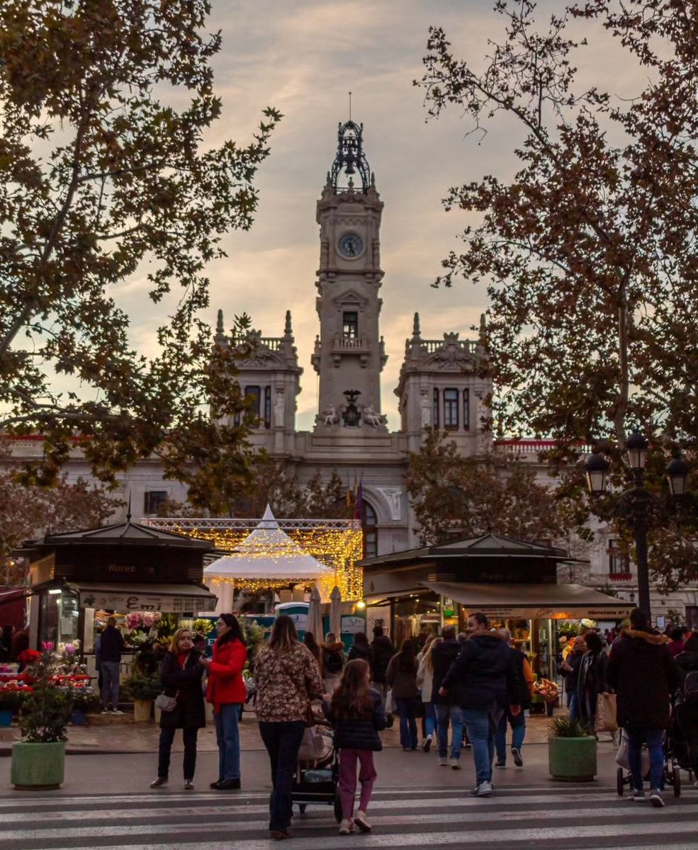 Describe con una palabra la magia de Valencia... ❤️ ÚNICA .

📸 <a href="/walpurgys/">lili</a> 

📍Plaza del Ayuntamiento , Valencia , 🇪🇸.

#valenciamitica #valenciamítica #valencia #españa #spain #megusta #love #amor #pic #picture #plazadelayuntamiento #goodtime #somcomunitat #ComunidadValenciana