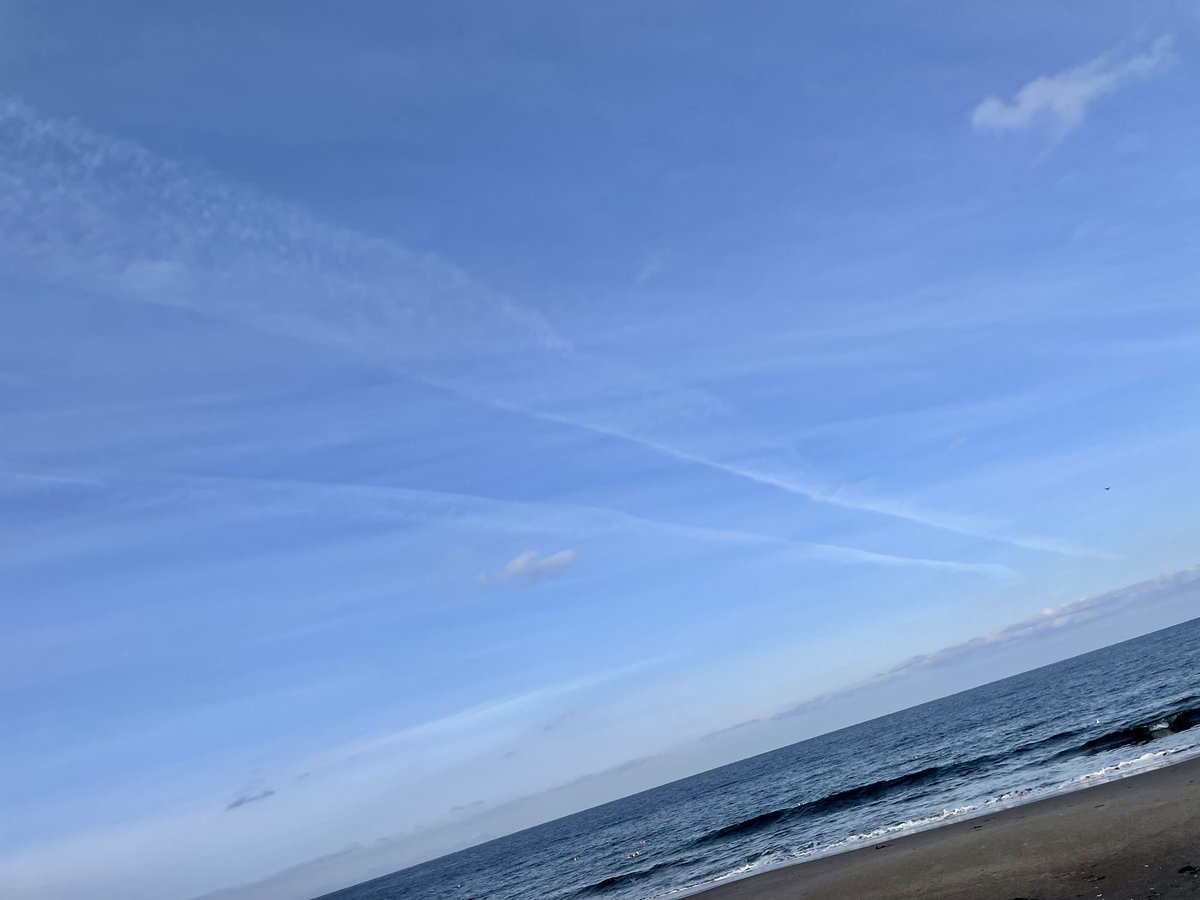 空に橋がかかってる