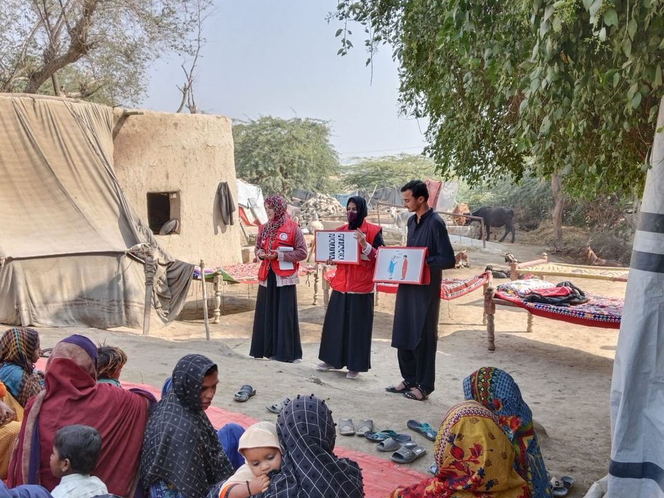 PRC_official's tweet image. PRCS WASH team is actively engaged in #district Dadu, Union Council Kamal Khan, specifically at Sub Village Kareem Lund, conducting crucial #PersonalHygiene Sessions on proper handwashing techniques.

Empowering #communities with vital health practices for a safer tomorrow.