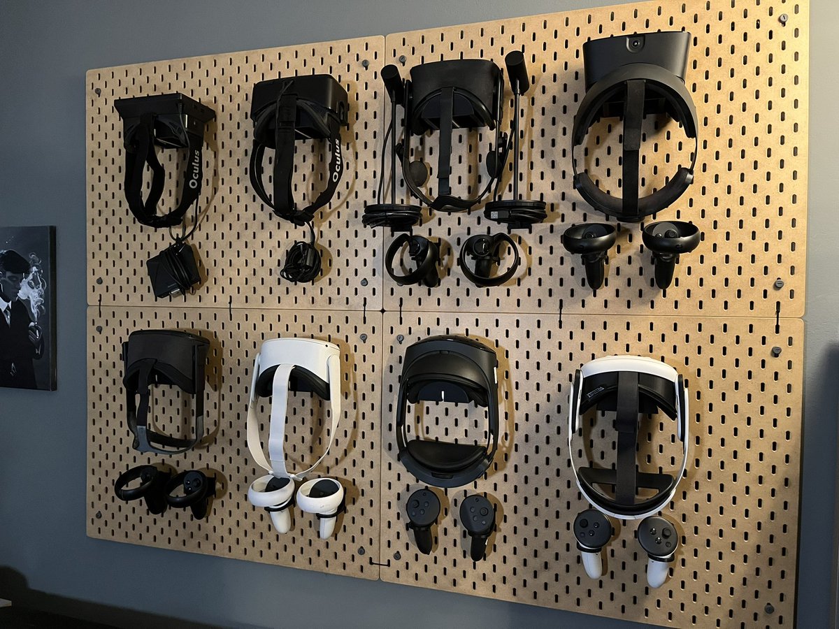Finally got around to piecing together my #oculus wall 🤩
